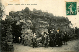 Rennes * La Nouvelle Grotte Au Jardin Des Plantes * Promeneurs - Rennes