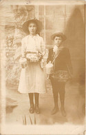 VENDEURS DE COCARDES-ET DE MEDAILLES - CARTE PHOTO - Other & Unclassified