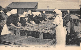 85-LES-SABLES-D'OLONNE-LE REMUAGE DES SARDINES - Sables D'Olonne