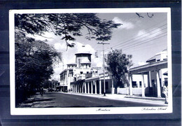 Delcampe - Kenya. Monbasa. Kilindini Road. Cpsm Petit Format. Coins émoussés - Kenia