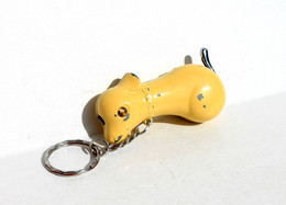 RARE BRIQUET FANTAISIE PORTE-CLÉ VINTAGE, ANIMAL CHIEN VACHE VEAU - RECHARGEABLE - VINTAGE LIGHTER             (2304.13) - Autres & Non Classés