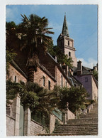22 LANNION  L'Escalier Et Eglise De Brelevenez - Lannion