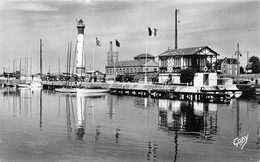 14-OUISTREHAM- RIVA-BELLA- LE YACHTING-CLUB ET LE PHARE - Ouistreham