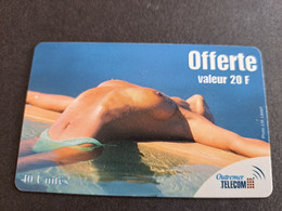 Caribbean Phonecard St Martin French  / OFFERTE / 40 UNITS NICE  LADY IN BIKINI  OUTREMER TELECOM     **10022 ** - Antilles (French)