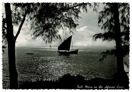 Ref 1551 -  Postcard - Fishing Boat - Full Moon On The East Africa Coast - Kenya - Kenya