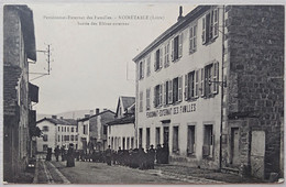 42 - LOIRE - Noirétable - Pensionnat-Externat Des Familles. Sortie Des élèves Externes - Carte Animée - - Noiretable