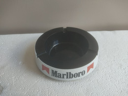 CENDRIER Publicitaire MARLBORO Mebel Italy Diamètre 15 Cm Env   Poids : 147 Grammes - Aschenbecher