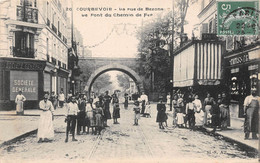 COURBEVOIE - La Rue De Bezons - Le Pont De Chemin De Fer - Courbevoie