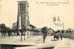 Challans * La Place De L'église Et Le Vieux Clocher * Attelage - Challans