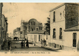 Les Sables D'olonne * La Rue Des Deux Phares - Sables D'Olonne