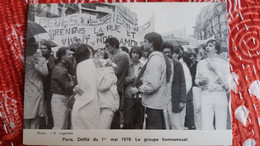 CPSM PARIS DEFILE DU 1 ER MAI 1979 LE GROUPE HOMOSEXUEL MANIFESTATION ANIMATION PHOTO J R LEGENDRE 438/ 1000 - Manifestations