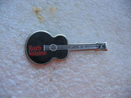 Pin's De La Guitare De ROCH VOISINE - Music