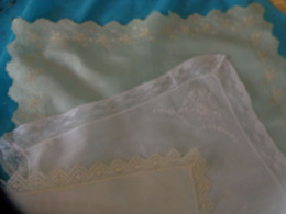 3 Mouchoirs Ou Pochettes - Handkerchiefs