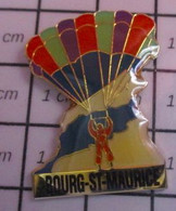 3117 Pin's Pins / Beau Et Rare / THEME : SPORTS / PARACHUTISME BOURG SAINT MAURICE Boursin, Maurice ? ? - Parachutespringen