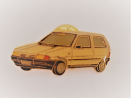 PINS AUTOMOBILE FIAT UNO  /  33NAT - Fiat