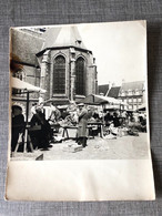 1950 Enghien Edingen Photo Privée Ancienne  Grand Format Marché Au Pied De L’église - Enghien - Edingen