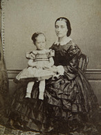 Photo CDV Persus à Paris - Mme Albert Christophle (1834-1896) Née Anna Hefty Et Sa Fille Marguerite, Circa 1860-65 L603 - Oud (voor 1900)