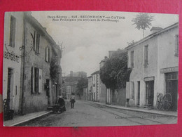 Carte Postale Deux-Sèvres 79. Secondigny En Gatine. Rue Principale En Arrivant De Parthenay. Morin Maréchal-ferrant - Secondigny
