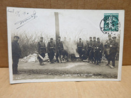 SURESNES (92) Carte Photo Groupe De Militaires Garde Contre Les Pillards 1910 - Suresnes