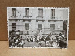 CONSTANTINE (Algérie) Photographie Guerre D'Algérie Manifestation Place De La Brèche Juillet 1962 - Konstantinopel