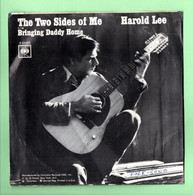 DISQUE 45T . HAROLD LEE . " THE TWO SIDES OF ME " . " BRINGING DADDY HOME " . DISQUE PROMO COLUMBIA - Réf. N°13D - - Country En Folk