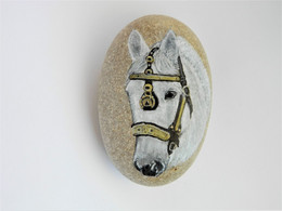 White Horse With Bridle Hand Painted On Smooth Beach Stone - Fermacarte