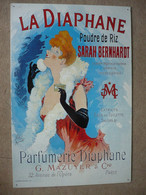 Belle Plaque En Tôle- Vintage -  1970' - 80' - PARFUMERIE LA DIAPHANE-SARAH BERNHARDT-- Cosmétique - Plaques En Tôle (après 1960)