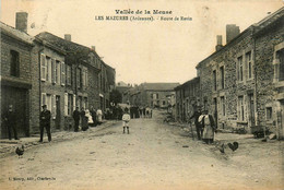 Les Mazures * La Route De Revin * Villageois - Autres & Non Classés