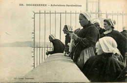 Douarnenez * Les Acheteuses Sardinières * Femmes Du Pays En Coiffe - Douarnenez