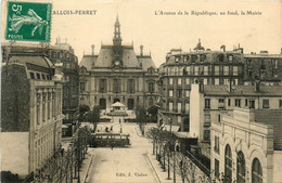 Levallois Perret * Avenue De La République * Au Fond , La Mairie * Tram Tramway - Levallois Perret