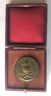 Médaille En Bronze Dans Coffret Association Des Anciens Sous Officiers Des Armées De Terre De Mer De L'air PUTOIS 1935 - Frankreich