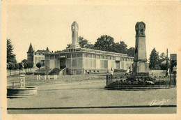 Vallon En Sully * Le Monument Aux Morts * Le Marché Couvert Et L'arbre De La Liberté - Other & Unclassified