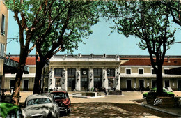 Valence * La Place De La Gare * Automobile Voiture Ancienne * Ligne Chemin De Fer - Valence