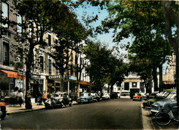 Valence Sur Rhone * Avenue De La Gare * Automobile Voiture Ancienne Citroën Traction - Valence