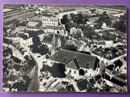 29   CPSM   PLOUGUERNEAU   Place De L’Eglise      Bon état - Plouguerneau