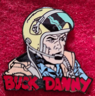 SUPER PIN'S BD "BUCK DANNY" BD Thème AVIATION Signé DEMONS Er MERVEILLES (c) DUPUIS BD Angouleme 2,8X2,6cm - Comics