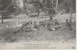 LES GRÈVES  DE DRAVEIL - VIGNEUX  ( 91 ) APRÈS  LA  JOURNÉE  SANGLANTE   REPOS -  C P A  REPRO  ( 22 / 6 / 112 - Grèves