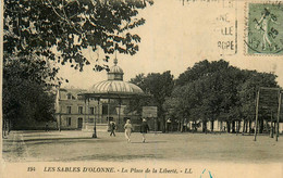 Les Sables D'olonne * La Place De La Liberté * Kiosque à Musique - Sables D'Olonne