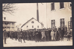 Carte Photo Grainer Traunstein Guerre 14-18 Kriegsgefangenen Lager Prisonniers Revenant De La Messe (1055) - War 1914-18