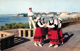 [64] Folklore - Costumes - Pays Basque - Groupe Folklorique Bi-Harri - Danse Des Arceaux - Cpsm PF 1962 ( ͡◕ ͜ʖ ͡◕) ♦ - Dans