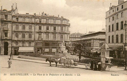 Montpellier * La Place De La Préfecture Et Le Marché * Kiosque à Journaux * Attelage - Montpellier