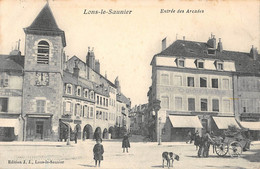 CPA 39 LONS LE SAUNIER ENTREE DES ARCADES - Lons Le Saunier