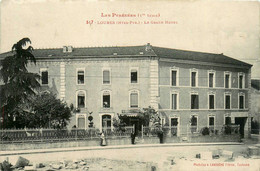 Loures Barousse * Rue Et Le Grand Hôtel - Autres & Non Classés