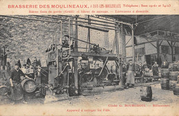 CPA 92 ISY LES MOULINEAUX BRASSERIE DES MOULINEAUX APPAREIL A NETTOYER LES FUTS - Issy Les Moulineaux