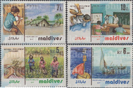 43893 MNH MALDIVAS 1983 PROGRAMA DE DESARROLLO NACIONAL - Maldives (1965-...)