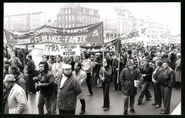 Photo Manfred Scholz, Essen,  Vue De Thionville, Demonstration Der Stahlabreiter Avec Spruchbändern Am 04.11.1978 - War, Military