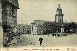 Lesneven * La Place Et L'église Du Village - Lesneven