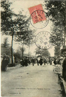 Fougères * La Fête De La Verrerie * Défile Dans La Rue * Fête Locale - Fougeres