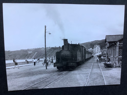 Photo Numérotée De BAZIN: Train Vapeur SNCF Des Côtes Du NORD : En Gare De BINIC En 1956 - Treni
