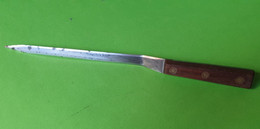 Ancien OUTIL Spécial - SPATULE D'atelier - Acier , Bois Et Rivets Laiton - "Laissé Dans Son Jus" - Vers 1950 1970 - Andere Geräte